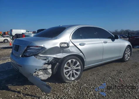 2017 Mercedes-Benz E 300 4Matic z USA, uszkodzony, nr VIN WDDZF4KB9HA232250